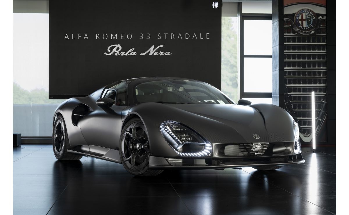 Alfa Romeo 33 Stradale "Perla Nera"